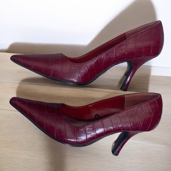Expressions Pointy Toe Heels Faux Alligator Pumps 3.25 in Red Wine Women SZ 8 - Picture 6 of 16